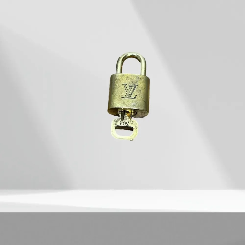 #303 Authentic Louis Vuitton Vintage Padlock Lock & Key Set Brass 300 Series - Picture 1 of 4